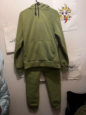 Men Olive Green Hoodie & Jogger Set